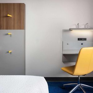 Zimmer mit Queensize-Bett für Gäste mit Behinderungen